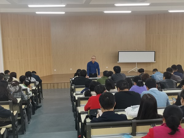 巨乳做爱
召开八届一次教职工暨工会会员代表大会