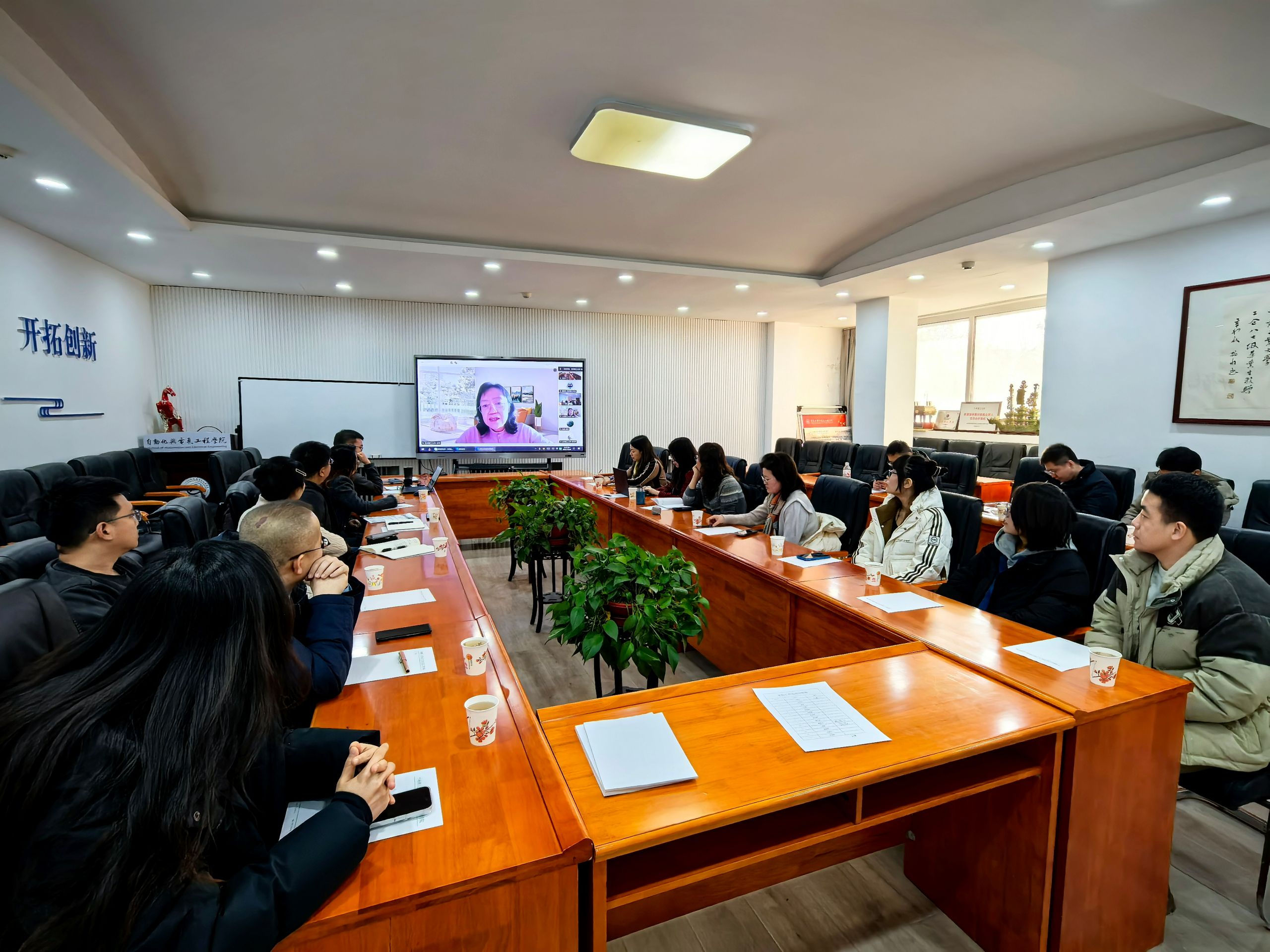 巨乳做爱
“红柳耕耘坊”与南京理工大学“耕耘坊”名师工作室联合举办“说课”和“读课”教研活动